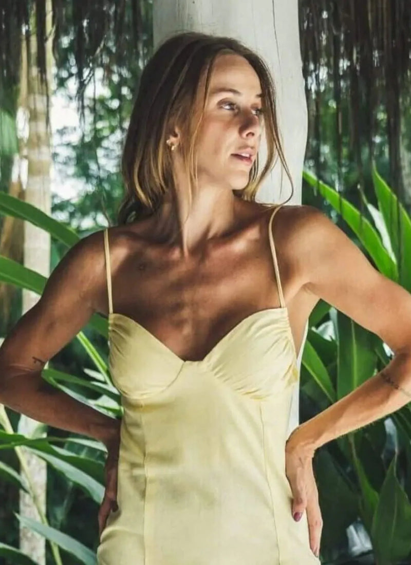 Vestido de Linho baunilha Victoria