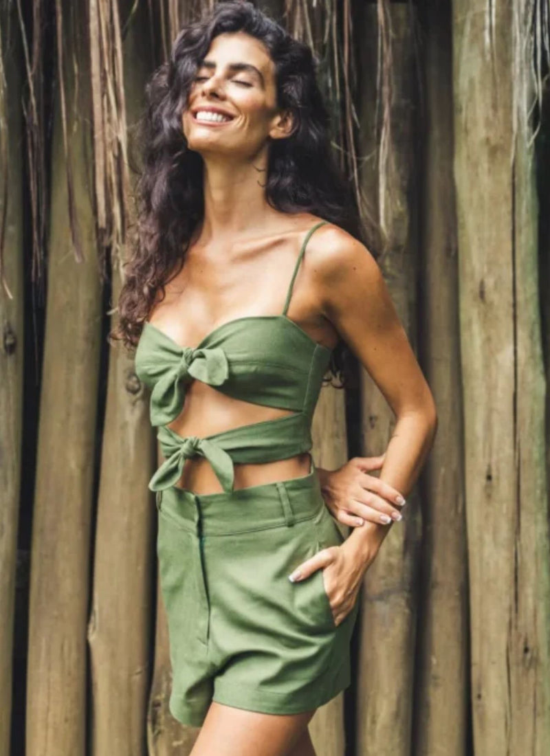 Short de linho verde Lari