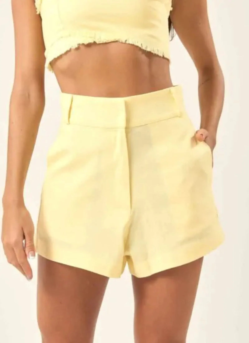 Short de linho baunilha Lari