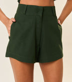 Short de linho verde-floresta Lari