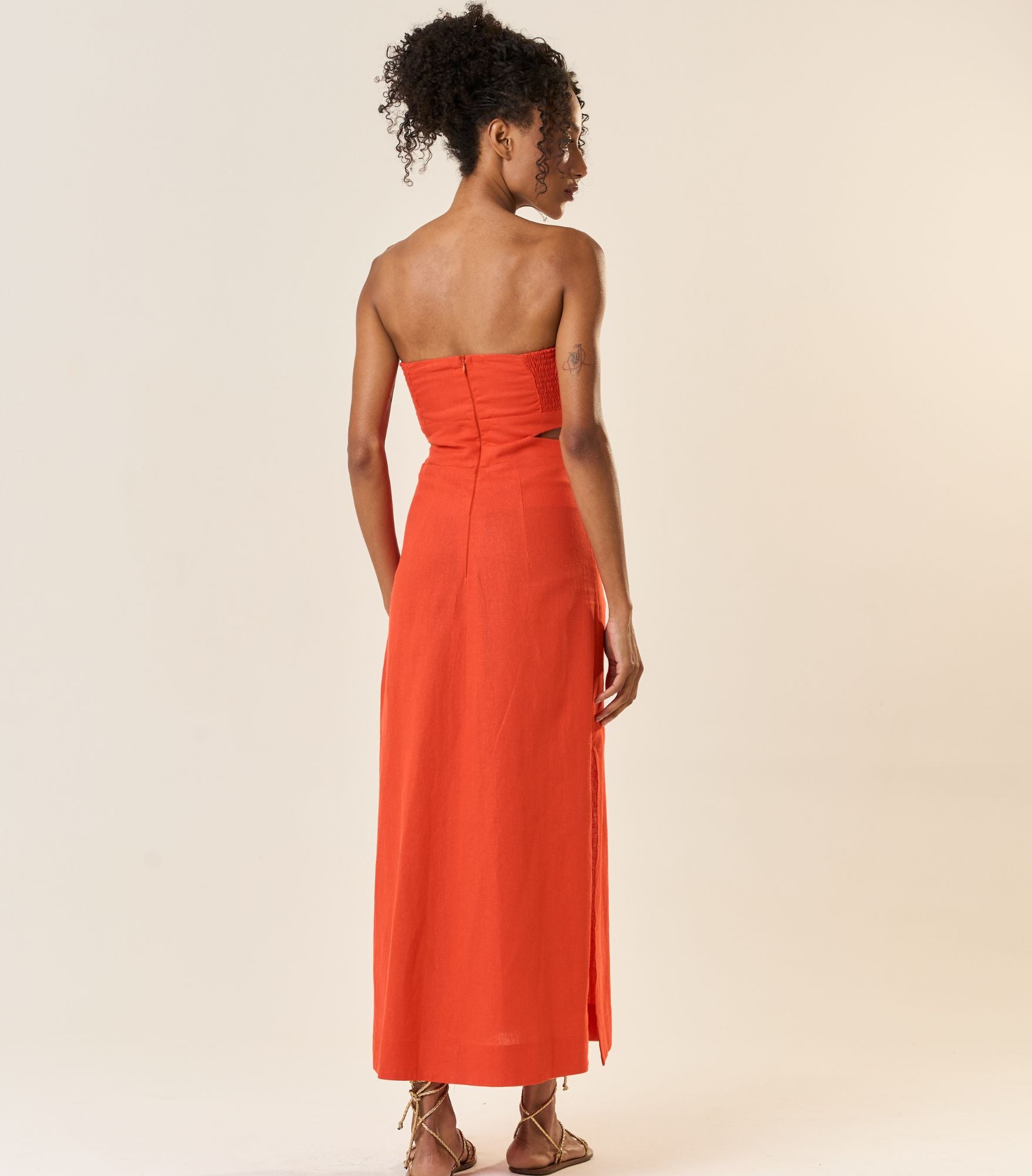 Vestido de Linho laranja-urucum Mavi