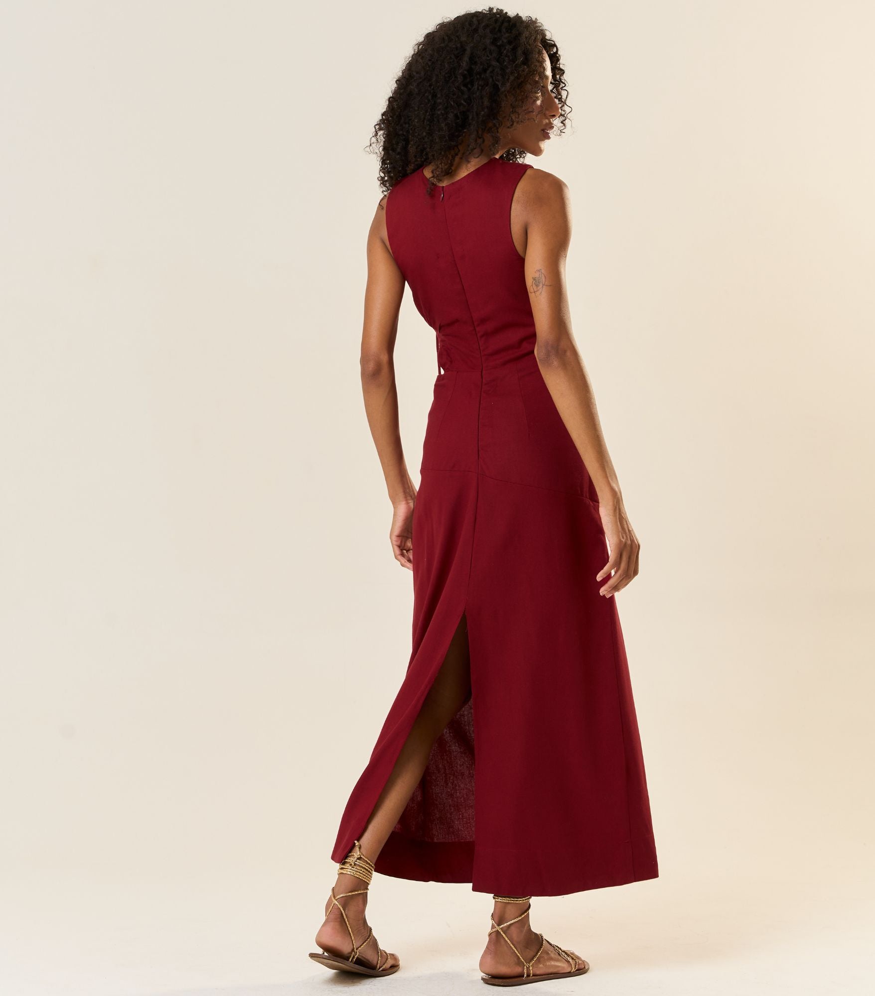 Vestido de Linho vinho-bordô Marina