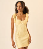 Vestido de linho com Laise Florença