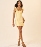 Vestido de linho com Laise Florença
