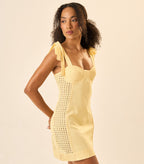 Vestido de linho com Laise Florença