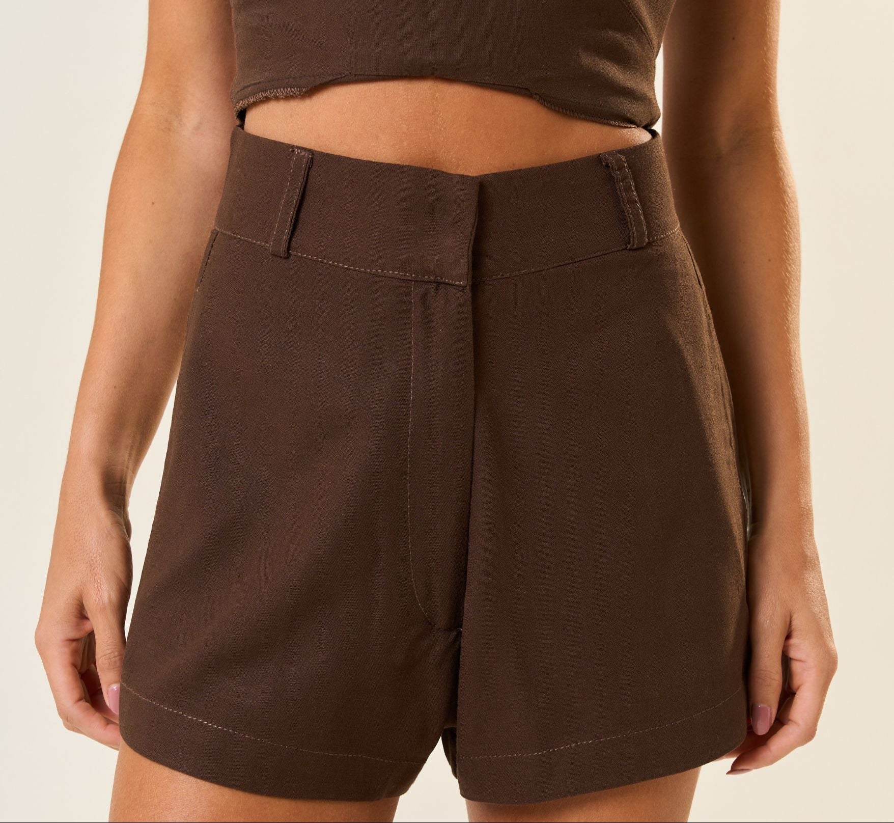 Short de linho marrom-café Lari